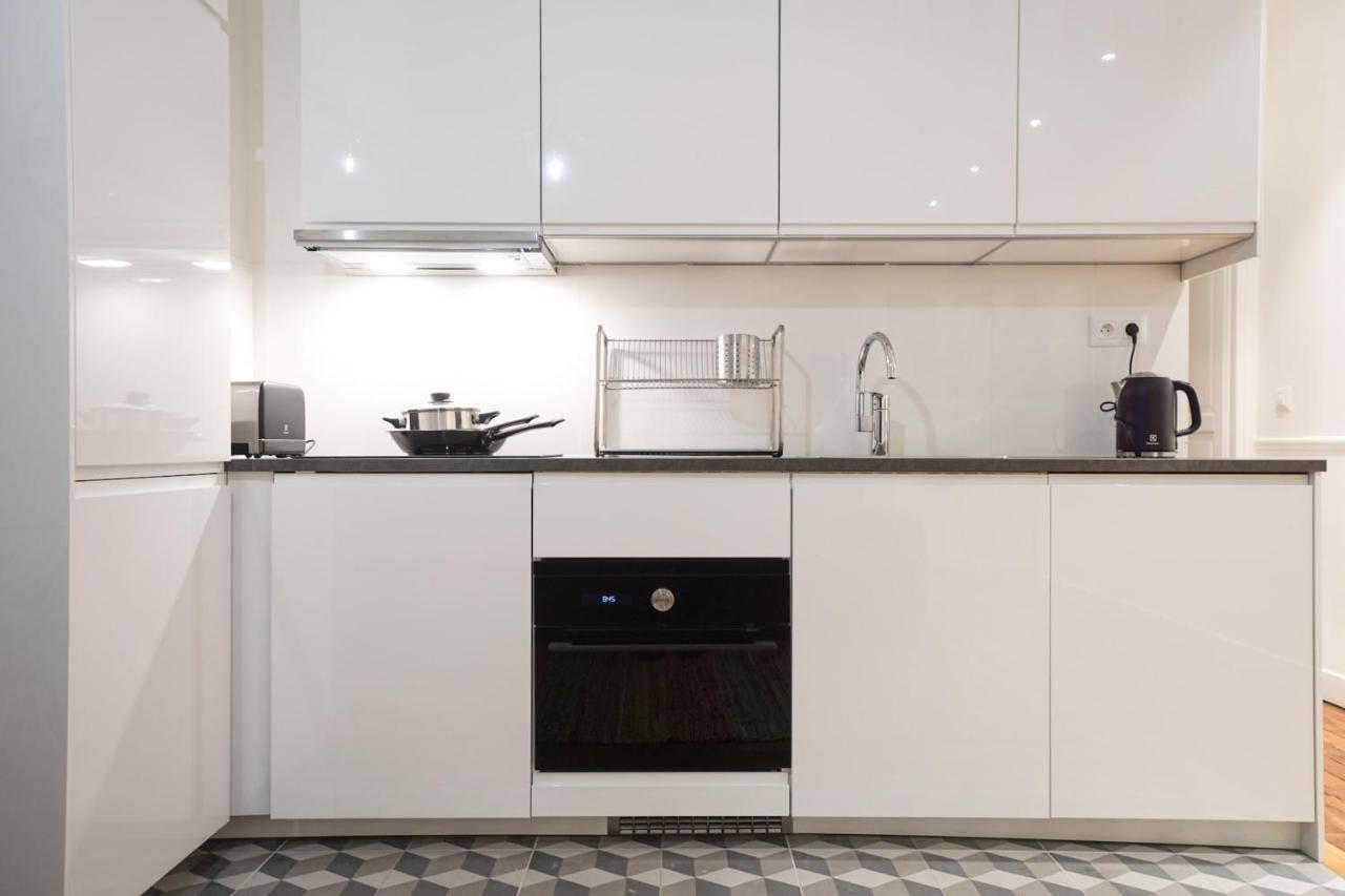 Large Flat At 2 Steps From The Eiffel Tower Parijs