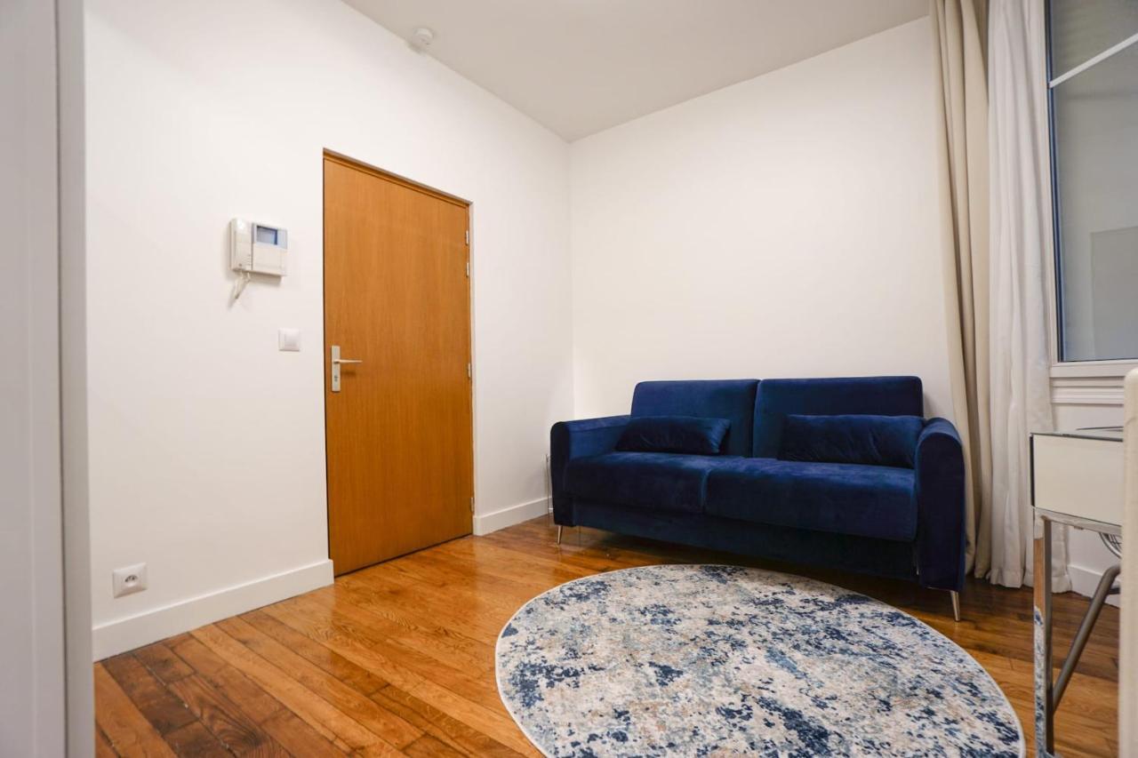 Large Flat At 2 Steps From The Eiffel Tower Parijs